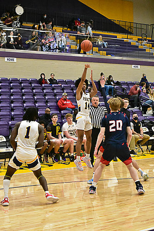 1-25-22 Belton boys bball vs Truman (170) WEB