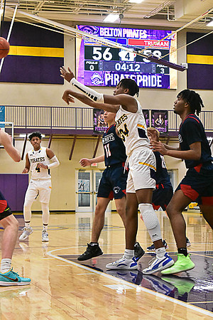 1-25-22 Belton boys bball vs Truman (230) WEB