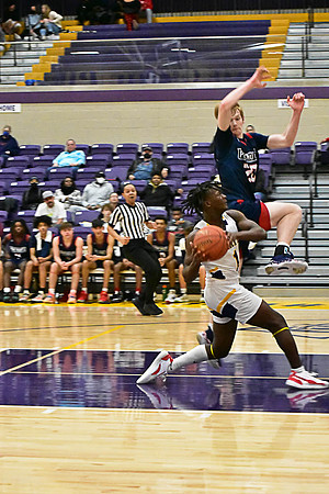 1-25-22 Belton boys bball vs Truman (111) WEB