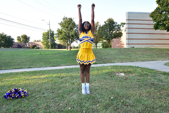 Beautiful Edwards - Center Cheer (12)