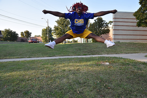 Dwight - Center Cheer (31)